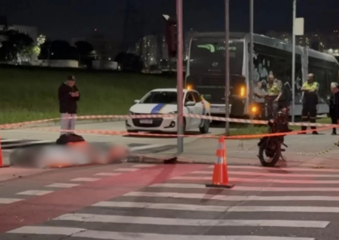 Polícia Civil registra como homicídio culposo acidente entre moto e ônibus na Linha Verde, em São José dos Campos. Motociclista morreu após colisão