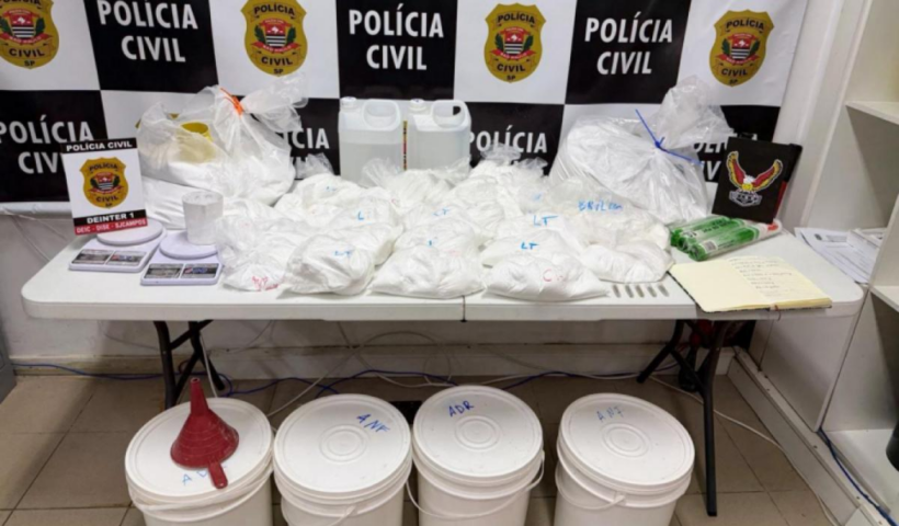 Polícia Civil apreende 131 kg de drogas e insumos em São José dos Campos e prende suspeito durante operação da 2ª DISE no Jardim Jussara.