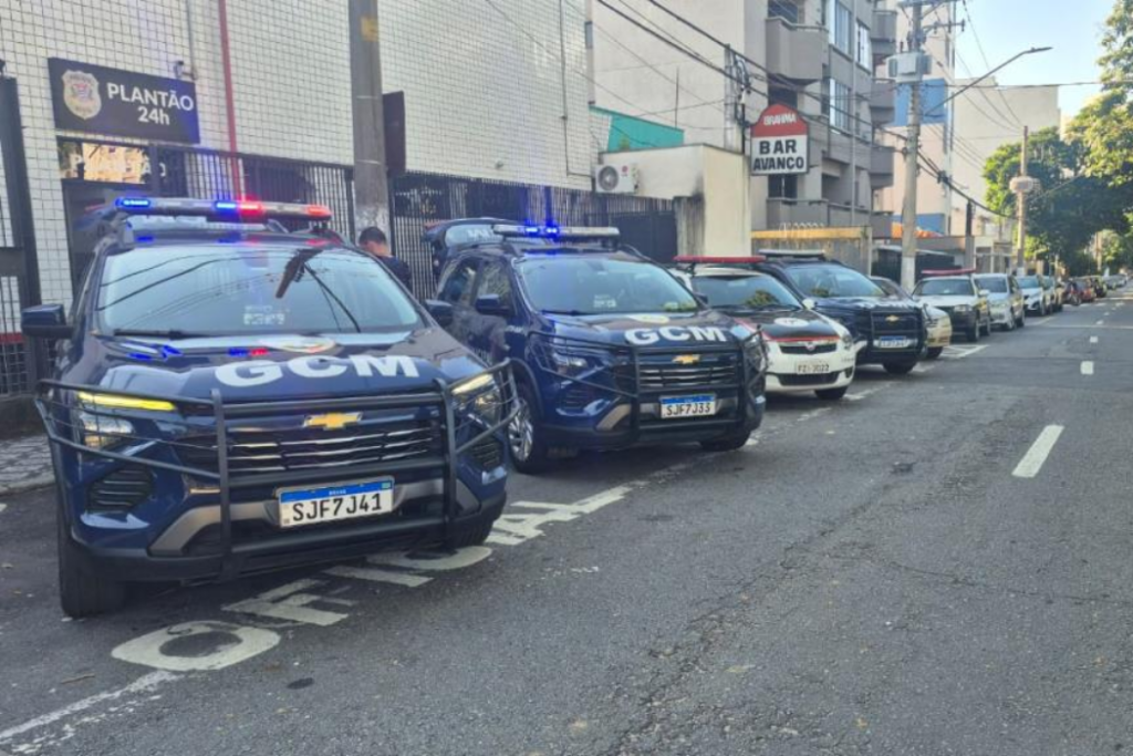 GCM de Taubaté prendeu um homem procurado por roubo durante patrulhamento no Parque Urupês. Suspeito tinha mandado de prisão