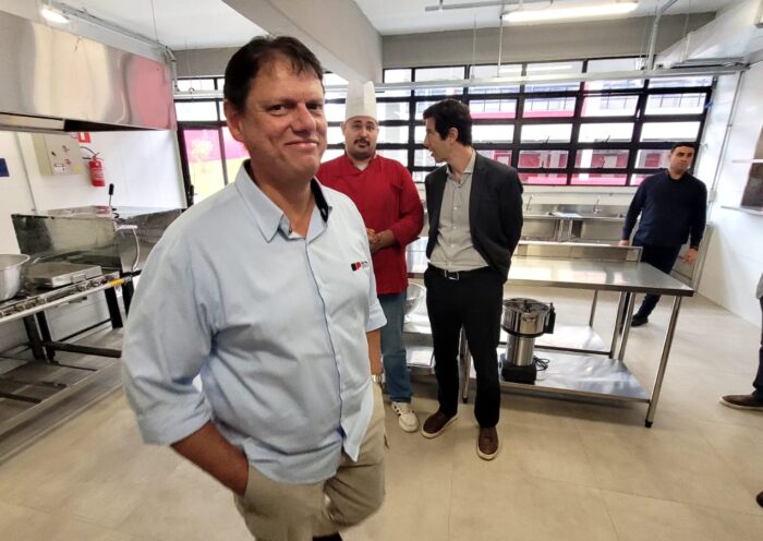 Em São José dos Campos, Tarcísio diz que participará da campanha de Flávio Bolsonaro