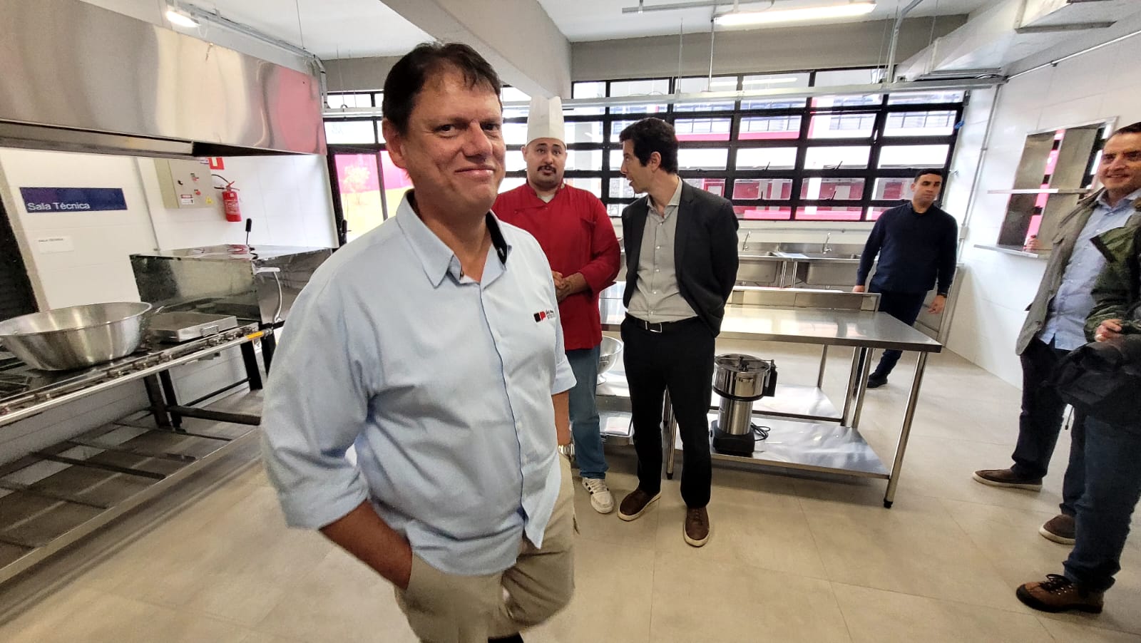 Em São José dos Campos, Tarcísio diz que participará da campanha de Flávio Bolsonaro
