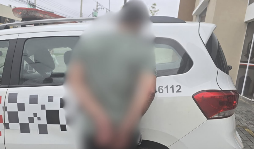 O homem foi encaminhado à Delegacia de Defesa da Mulher de São José dos Campos, onde permaneceu preso por tentativa de feminicídio e resistência