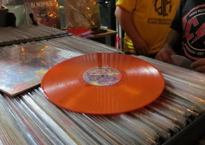 Feira de vinil reúne 15 mil discos em edição histórica no Shopping Jardim Oriente