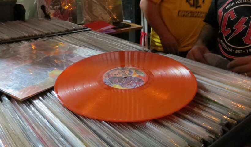 Feira de vinil reúne 15 mil discos em edição histórica no Shopping Jardim Oriente