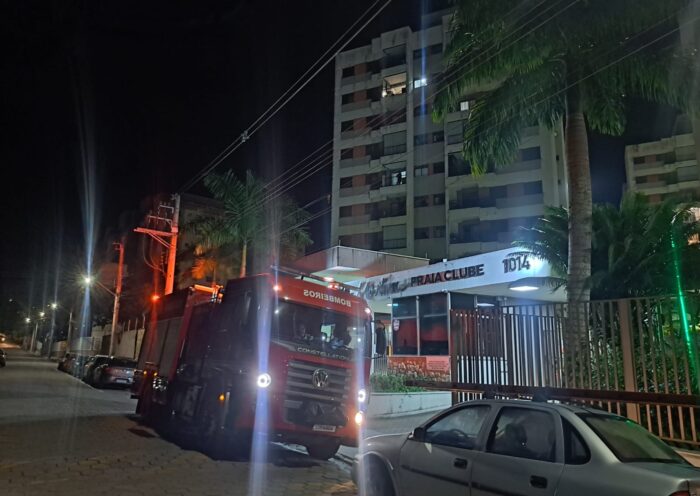 Bombeiros resgatam mulher presa em elevador em Caraguatatuba