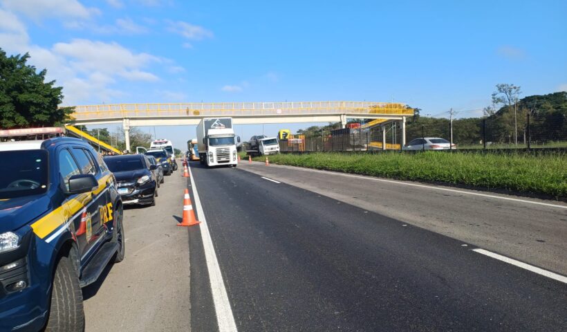 Engavetamento na Dutra envolve 6 veículos em São José dos Campos