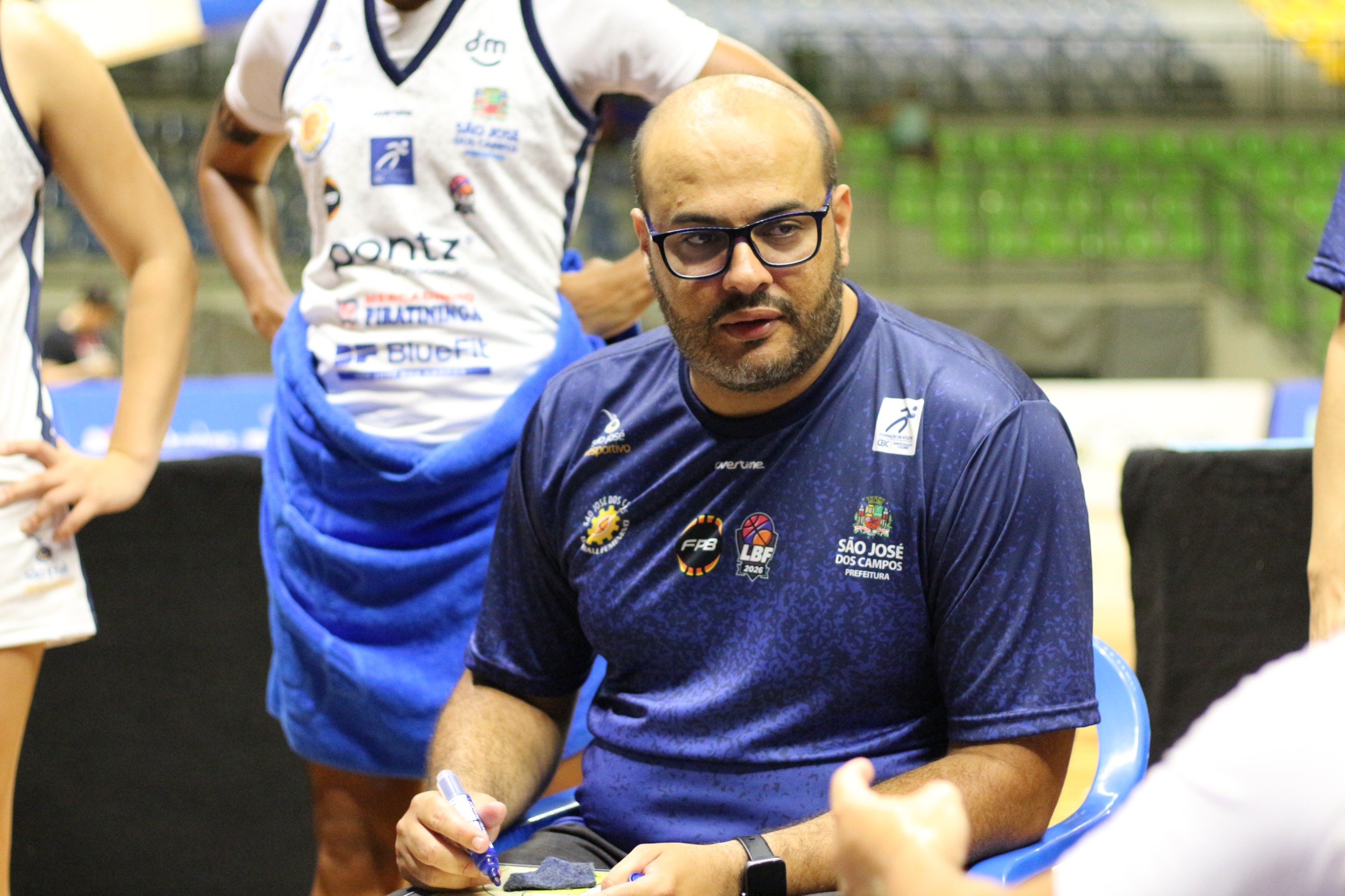 Leandro Leal, técnico do São José Basketball Feminino