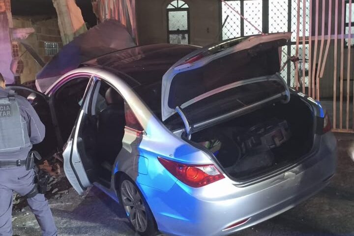 A mulher permaneceu presa à disposição da Justiça, após o registro de boletim de ocorrência por embriaguez ao volante.
