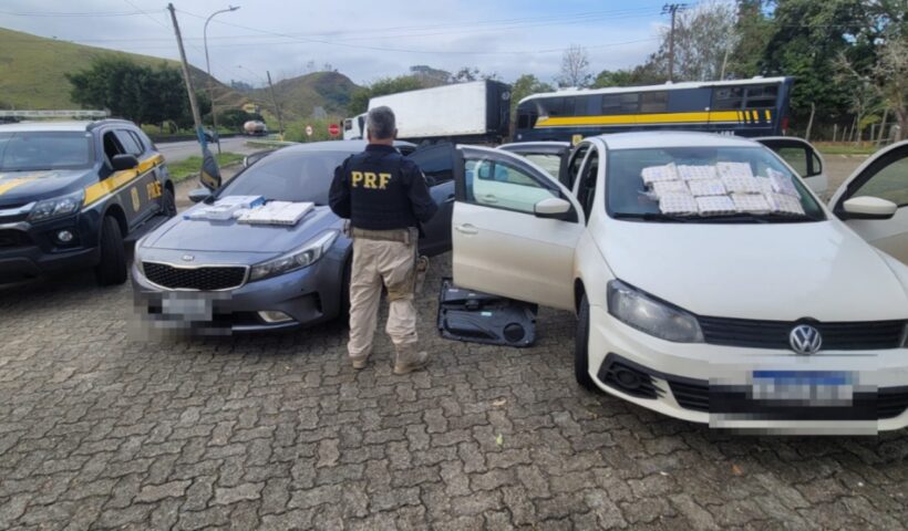 Os agentes encontraram as 13 mil ampolas de medicamento irregular escondidos no interior das portas dianteiras e traseiras dos dois veículos.