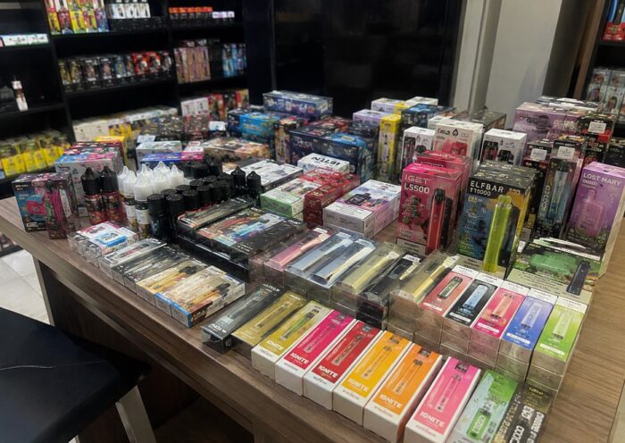 Empresário é preso por suspeita de contrabando de cigarros eletrônicos, na Zona Sul de SJC