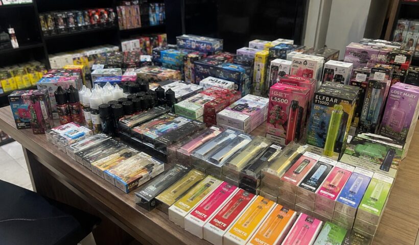 Empresário é preso por suspeita de contrabando de cigarros eletrônicos, na Zona Sul de SJC