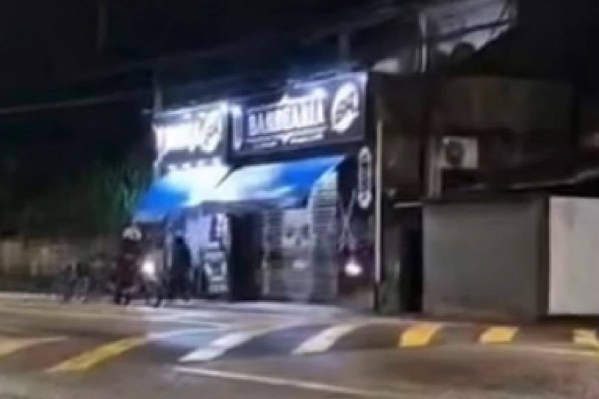 Vídeo flagrou a ação dos suspeitos em uma adega localizada às margens da Rodovia Oswaldo Cruz, em Ubatuba