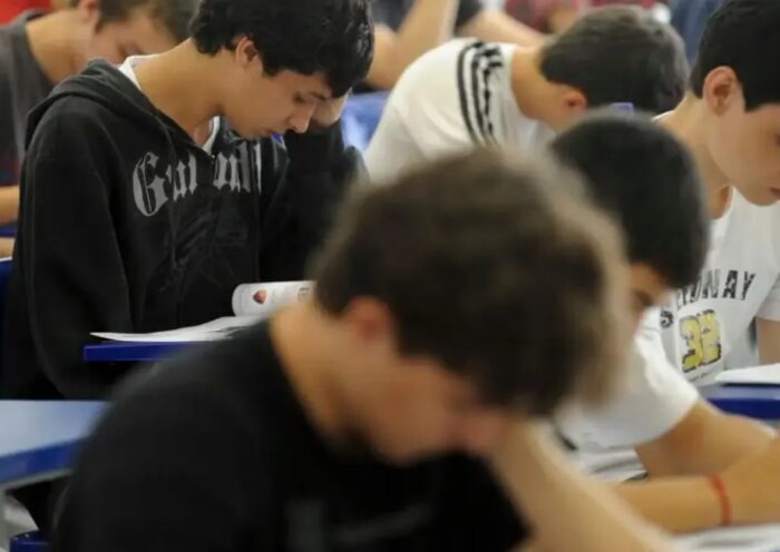 Enem 2025: Nenhuma escola estadual de SP fica entre as 100 maiores médias do estado