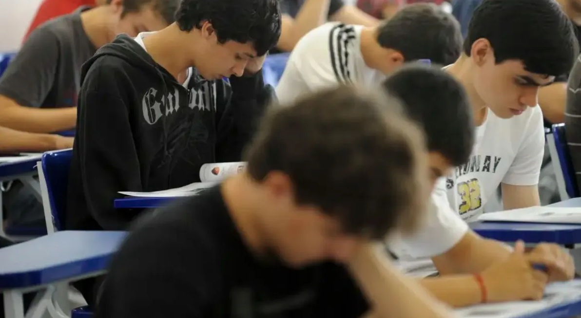Enem 2025: Nenhuma escola estadual de SP fica entre as 100 maiores médias do estado