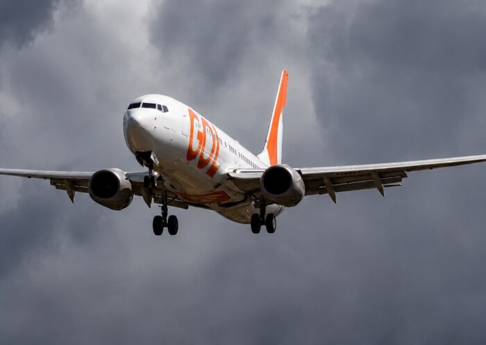 Embraer anuncia venda de até 45 jatos para grupo controlador da Gol e da Avianca