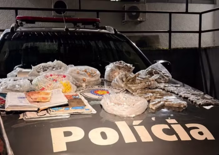 2 mil porções de drogas foram apreendidas nesta operação