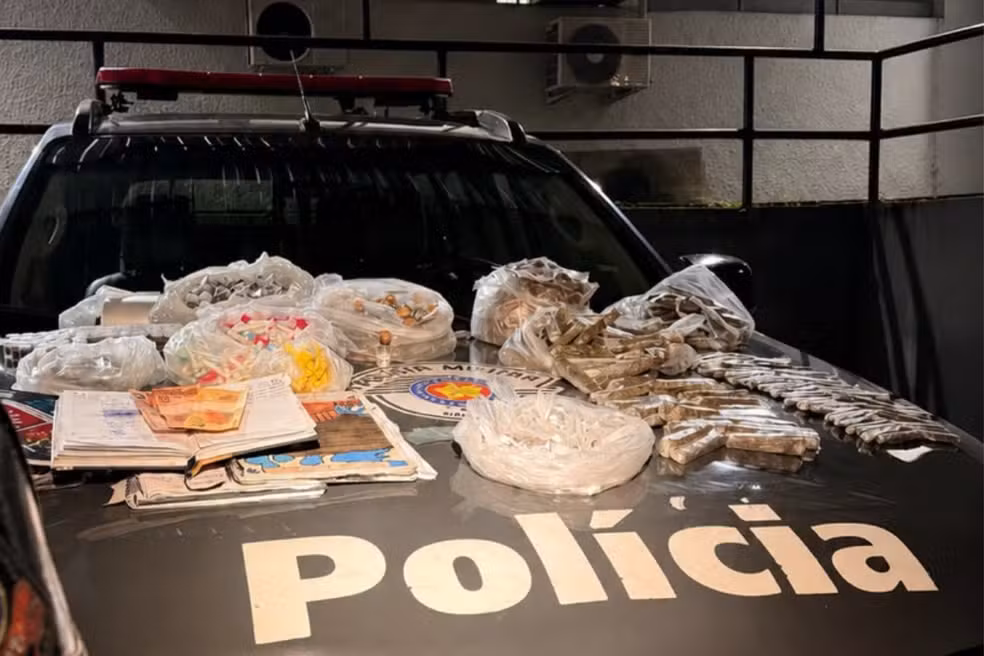 2 mil porções de drogas foram apreendidas nesta operação