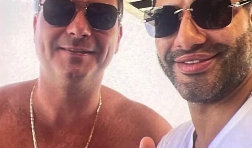Site divulga foto de Flávio Bolsonaro com 'Sicário', chefe da milícia privada de Vorcaro