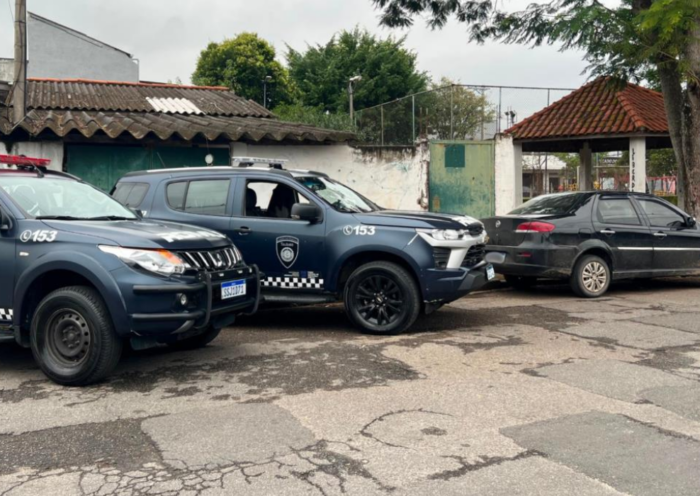GCM de Taubaté recuperou um veículo furtado e prendeu um suspeito no bairro Hércules Marson. Município já recuperou 21 veículos em 2026.