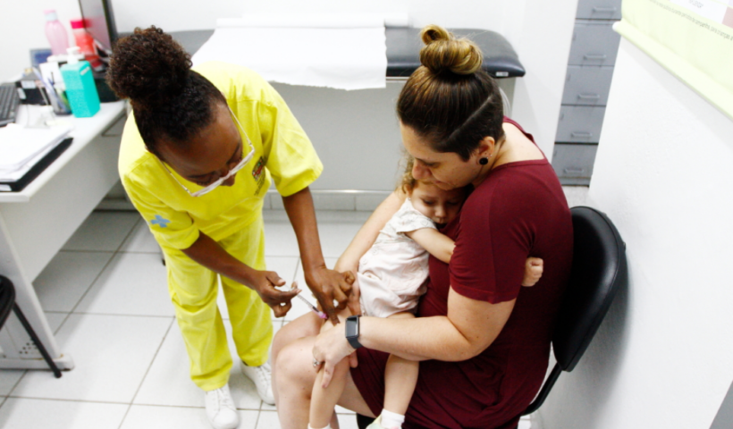 São José dos Campos começou a oferecer a vacina Pneumo 20 na rede pública, ampliando a proteção contra pneumonia e meningite.
