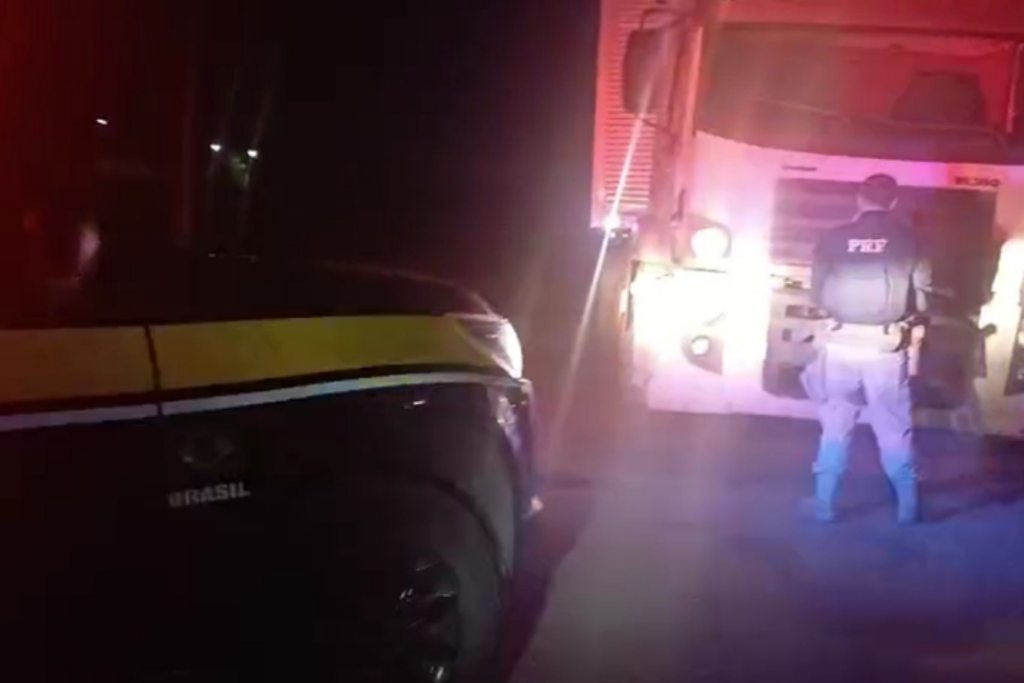 A PRF encontrou em Taubaté o caminhão envolvido no acidente em que um carro foi arrastado na Dutra, em São José dos Campos.