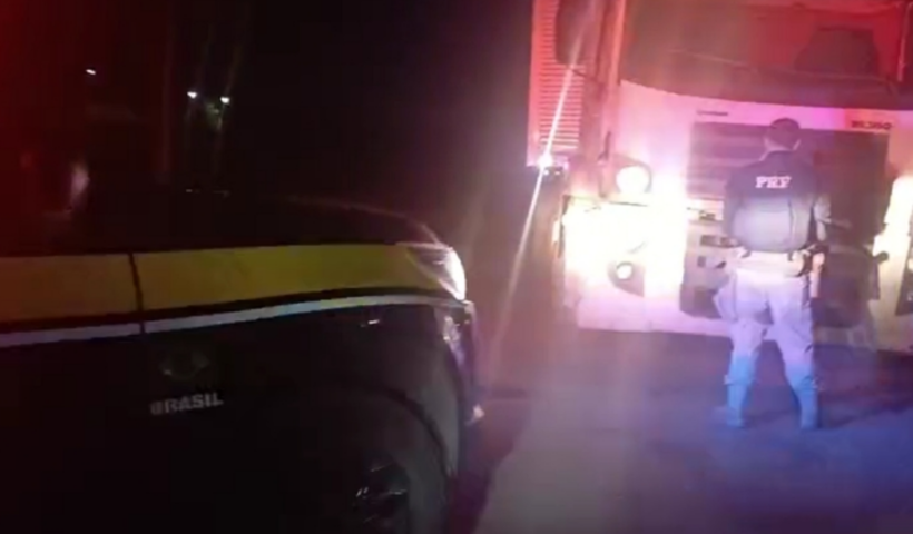 A PRF encontrou em Taubaté o caminhão envolvido no acidente em que um carro foi arrastado na Dutra, em São José dos Campos.