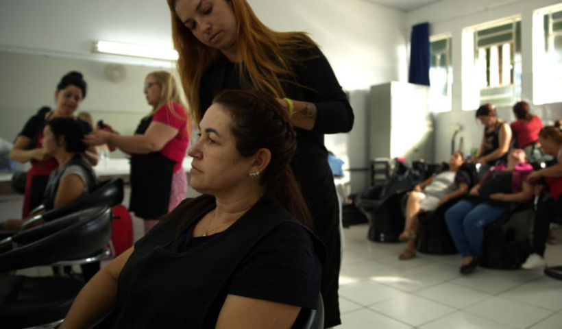 Escola do Trabalho de Taubaté abre inscrições para mais de 100 cursos gratuitos com mais de 1.000 vagas em diversas áreas profissionais.