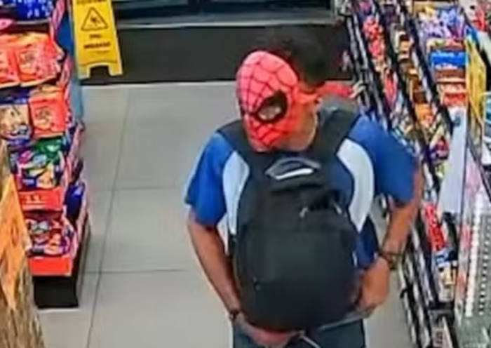 Guarda Civil Municipal prende suspeito que usava máscara do Homem-Aranha em série de roubos em São José dos Campos