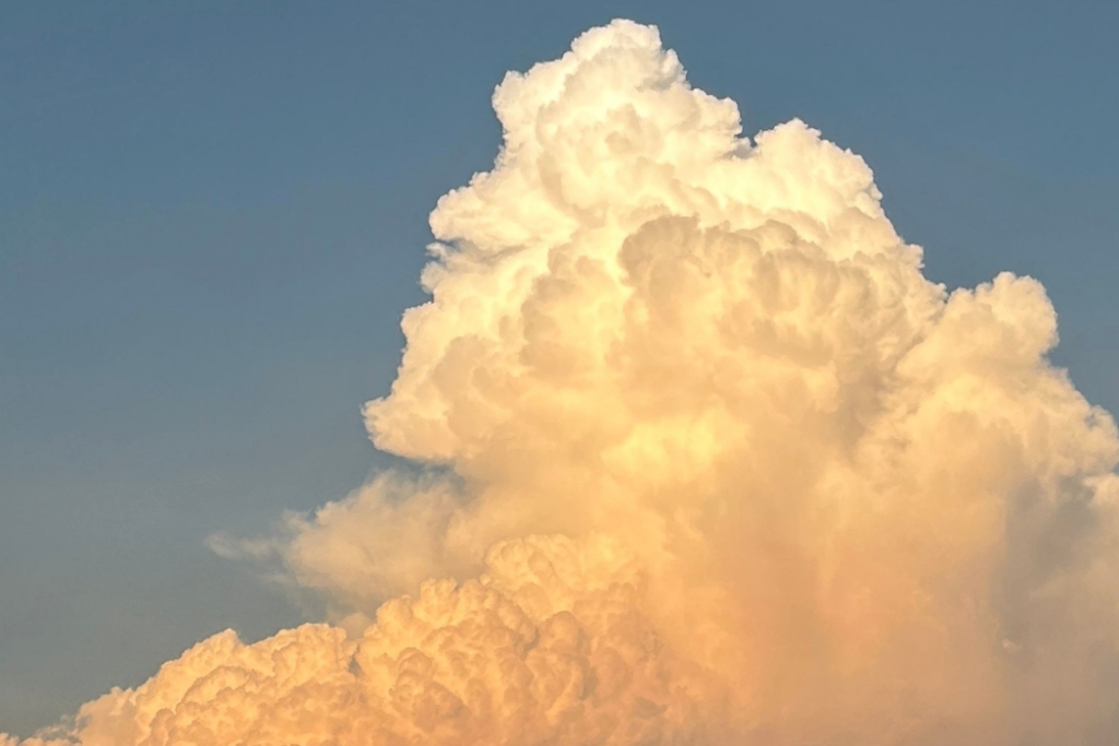 Previsão do tempo para o fim de semana em São Paulo e região indica frio, variação de nebulosidade e possibilidade de chuva fraca no Vale