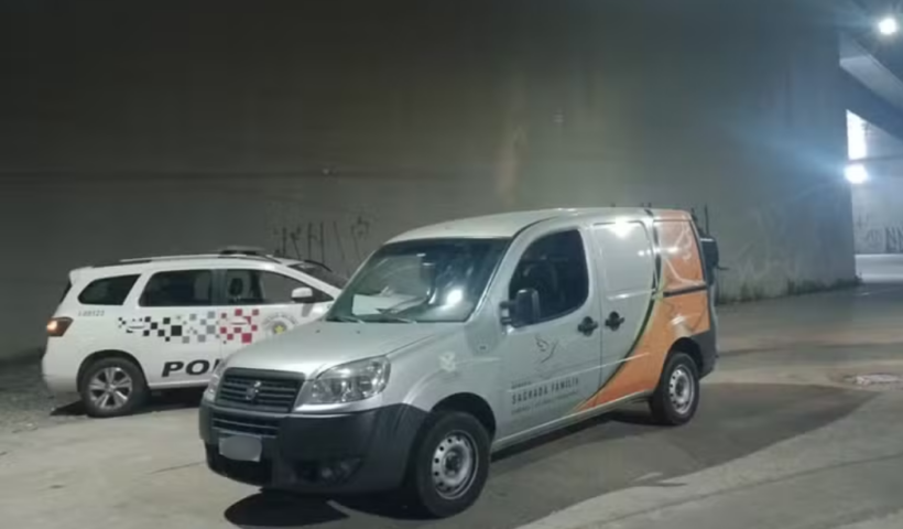 Motociclista de 31 anos morre após perder o controle da moto, bater em mureta e cair de viaduto na Chácara do Visconde, em Taubaté.