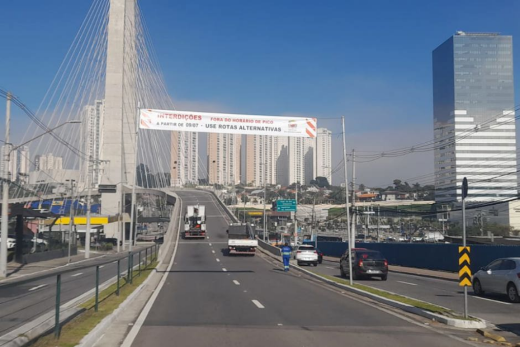 Interdições parciais na Ponte Estaiada começam nesta quinta-feira (9) para inspeção dos cabos de sustentação em São José dos Campos.