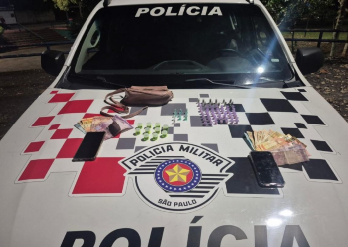 Casal é preso por tráfico de drogas no bairro Alto da Ponte, em São José dos Campos. Polícia apreendeu crack, maconha e R$ 1.020 em dinheiro.