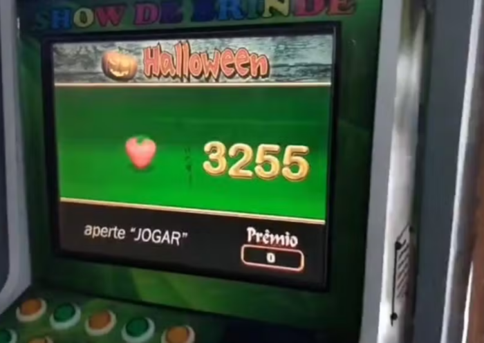 Polícia Civil apreende máquinas caça-níquel e equipamento de vídeo bingo durante a Operação Game Over em Taubaté.