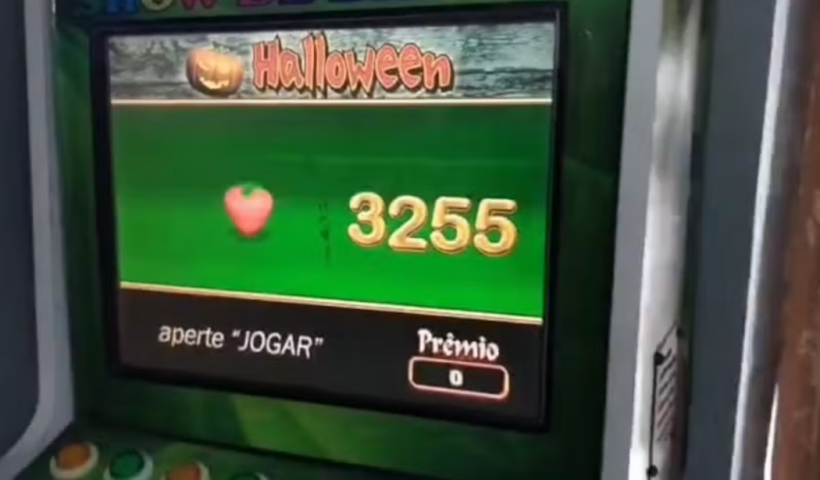 Polícia Civil apreende máquinas caça-níquel e equipamento de vídeo bingo durante a Operação Game Over em Taubaté.