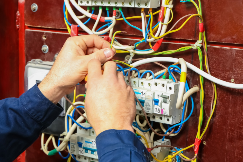 Fundhas abre 32 vagas para curso gratuito de eletricista instalador predial em São Francisco Xavier, em São José dos Campos.