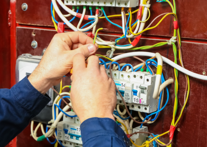 Fundhas abre 32 vagas para curso gratuito de eletricista instalador predial em São Francisco Xavier, em São José dos Campos.