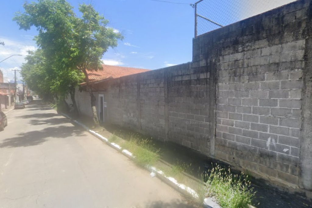 Homem de 47 anos foi encontrado inconsciente com ferimento na cabeça em Aparecida. Polícia Civil investiga o caso como tentativa de homicídio