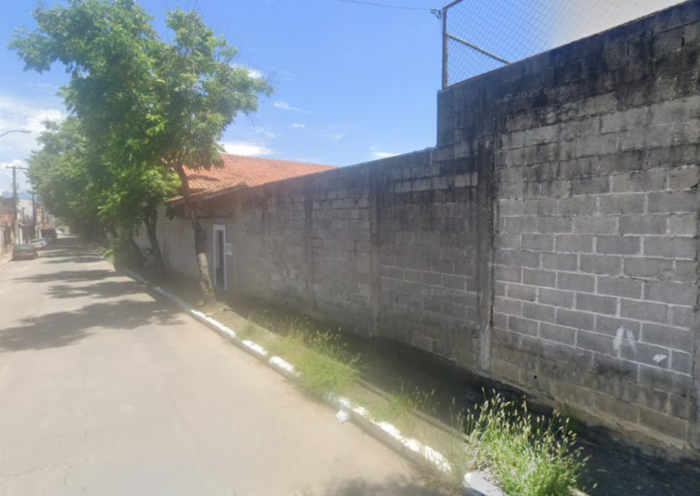 Homem de 47 anos foi encontrado inconsciente com ferimento na cabeça em Aparecida. Polícia Civil investiga o caso como tentativa de homicídio