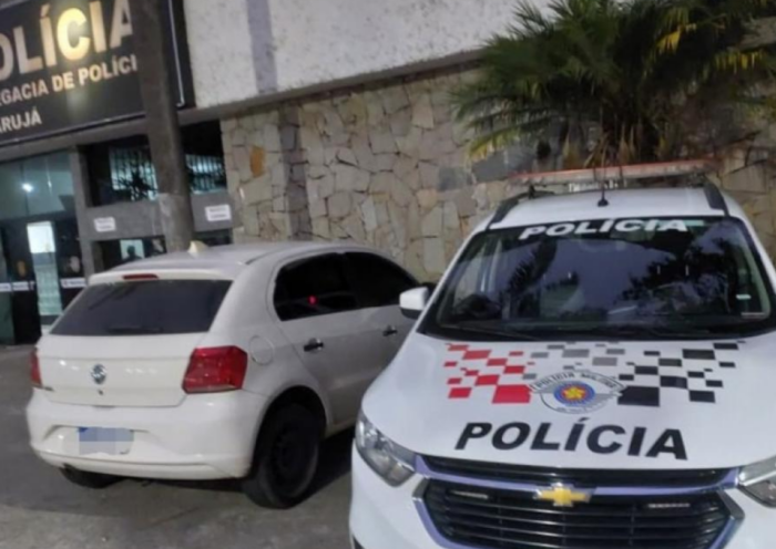Polícia Militar recuperou um Volkswagen Gol furtado em Jacareí antes de o proprietário perceber o crime. Suspeito foi preso em Arujá.