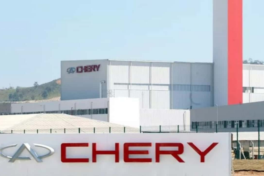 Prefeitura de Jacareí inicia processo de desapropriação da área da Caoa Chery após empresa não apresentar plano para retomar atividades da fábrica desativada desde 2022.
