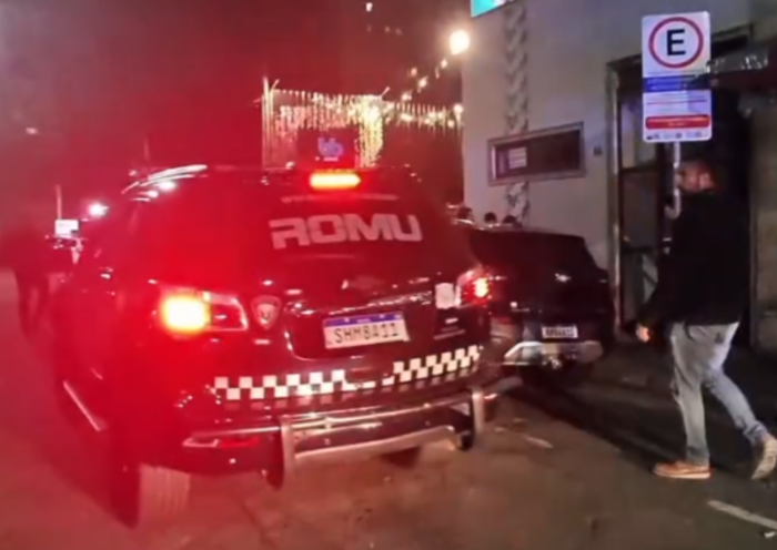 Adolescentes são flagrados consumindo bebidas alcoólicas em estabelecimento no Jardim Paulista, em São José dos Campos.
