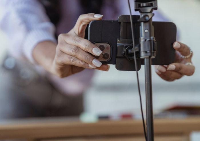 Oficina gratuita no Cine Santana vai ensinar produção audiovisual com celular em São José dos Campos. Veja como participar.