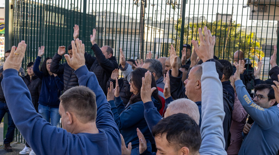 Trabalhadores da Parker Hannifin, em Jacareí - Foto: Roosevelt Cássio
