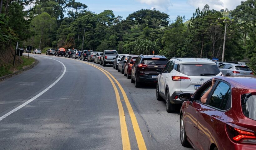 Feriado deve levar quase 3 milhões de veículos às rodovias do Vale