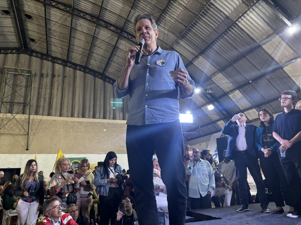 Em São José dos Campos, Haddad disse que pretende revisar o contrato da Sabesp e apresenta propostas para o Vale do Paraíba.