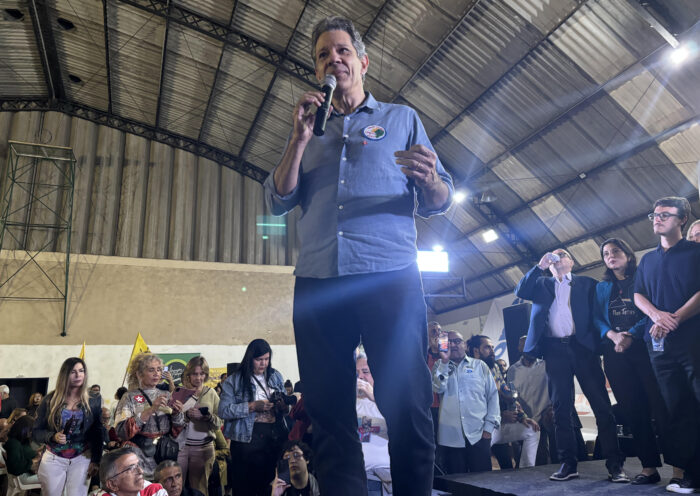 Em São José dos Campos, Haddad disse que pretende revisar o contrato da Sabesp e apresenta propostas para o Vale do Paraíba.