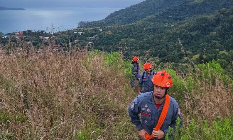 Duas turistas são resgatadas após se perderem no Pico do Baepi, em Ilhabela