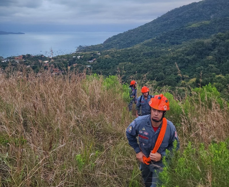 Duas turistas são resgatadas após se perderem no Pico do Baepi, em Ilhabela