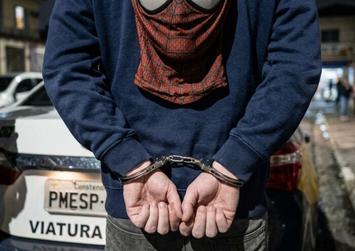 "Homem-Aranha" é preso por roubo em São José dos Campos