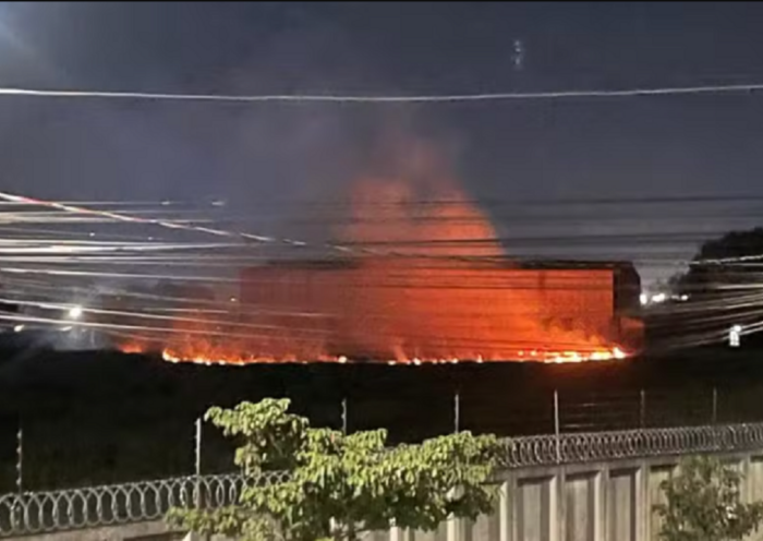 Incêndio atinge 2 mil m² de vegetação em Taubaté
